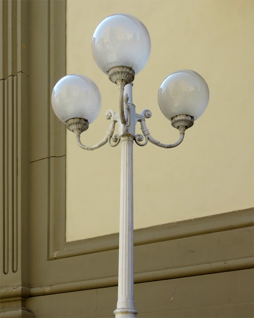 A white lamp post, Via del Bosco, Livorno