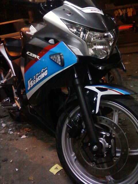 Modifikasi CBR 250 Silver Stiker Cutting Klop  otokrum