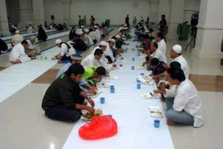 Makan Di Masjid