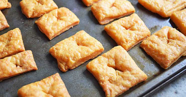 Homemade Cheese Crackers