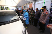 Panglima TNI dan Kapolri Tinjau Vaksinasi Drive Thru di Bali 