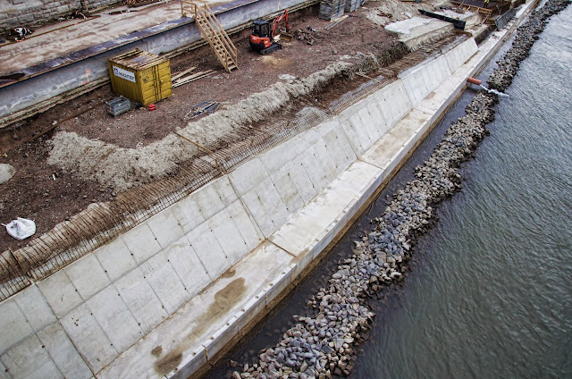 Baustelle Köln, Bau der Freitreppe für den Rheinboulevard, Deutz, Kennedy-Ufer, 50679 Köln, 27.01.2014