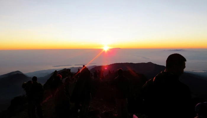 Sunrise dari Atap Rinjani