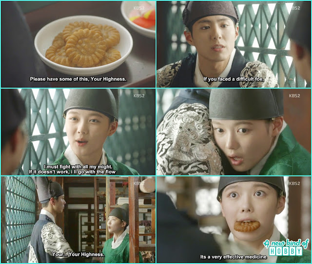  ra on help crown prince togive advice he will fight the enemy and if it didn't work he will go with the flow crown prince put the sweet in ra on mouth - Love In The Moonlight - Episode 8 Review