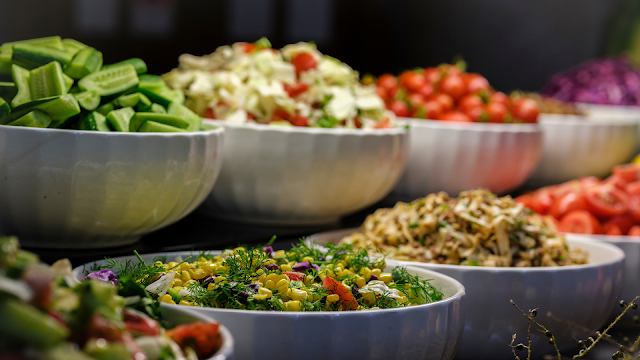Reasons You Aren't Losing Weight on The Mediterranean Diet