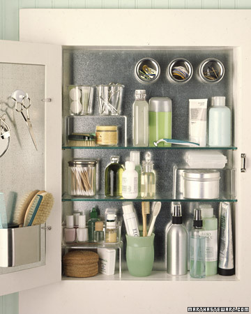 Bathroom Medicine Cabinet on Maximize Usable Space In A Tiny Medicine Cabinet By Making Use Of