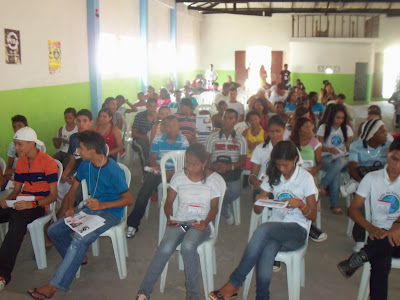 Professora impactua alunos com tema Nova Ordem Mundial.