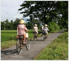 petani memakai caping