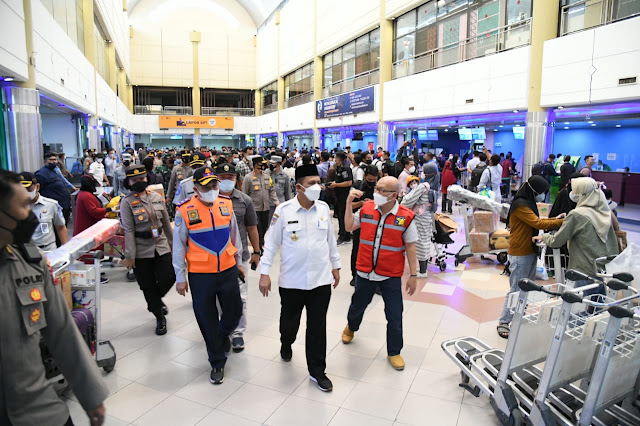 Gubernur Ansar bersama jajaran Forkopimda Kepri Meninjau Arus Mudik di Bandara Hang Nadim dan Pelabuhan di Batam