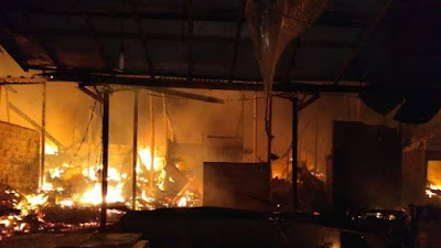 Viral..! Sejumlah Toko Mengalami Kebakaran Diduga Konsleting Listrik di Pasar Lama Cikarang Utara, Kabupaten Bekasi