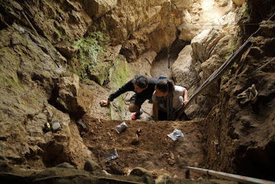 Στο «φως» τα μυστικά του σπηλαίου Ντενίσοβα με συμμετοχή ελληνίδας ερευνήτριας