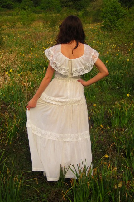 HIPPIE BOHIEMAN VINTAGE WEDDING DRESSES