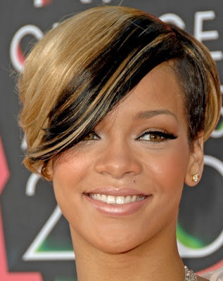 rihanna haircuts 2011. Rihanna Hairstyle 2011,Rihanna