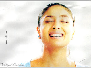 Simple+Smiling+Picture+of+Bollywood+Actress+Kareena+Kapoor+for+Wallpapers 