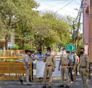 देश के अलग-अलग हिस्सों में बनाए गए कंटेनमेंट जोन अब दो सप्ताह में ही खत्म किए जा सकते हैं