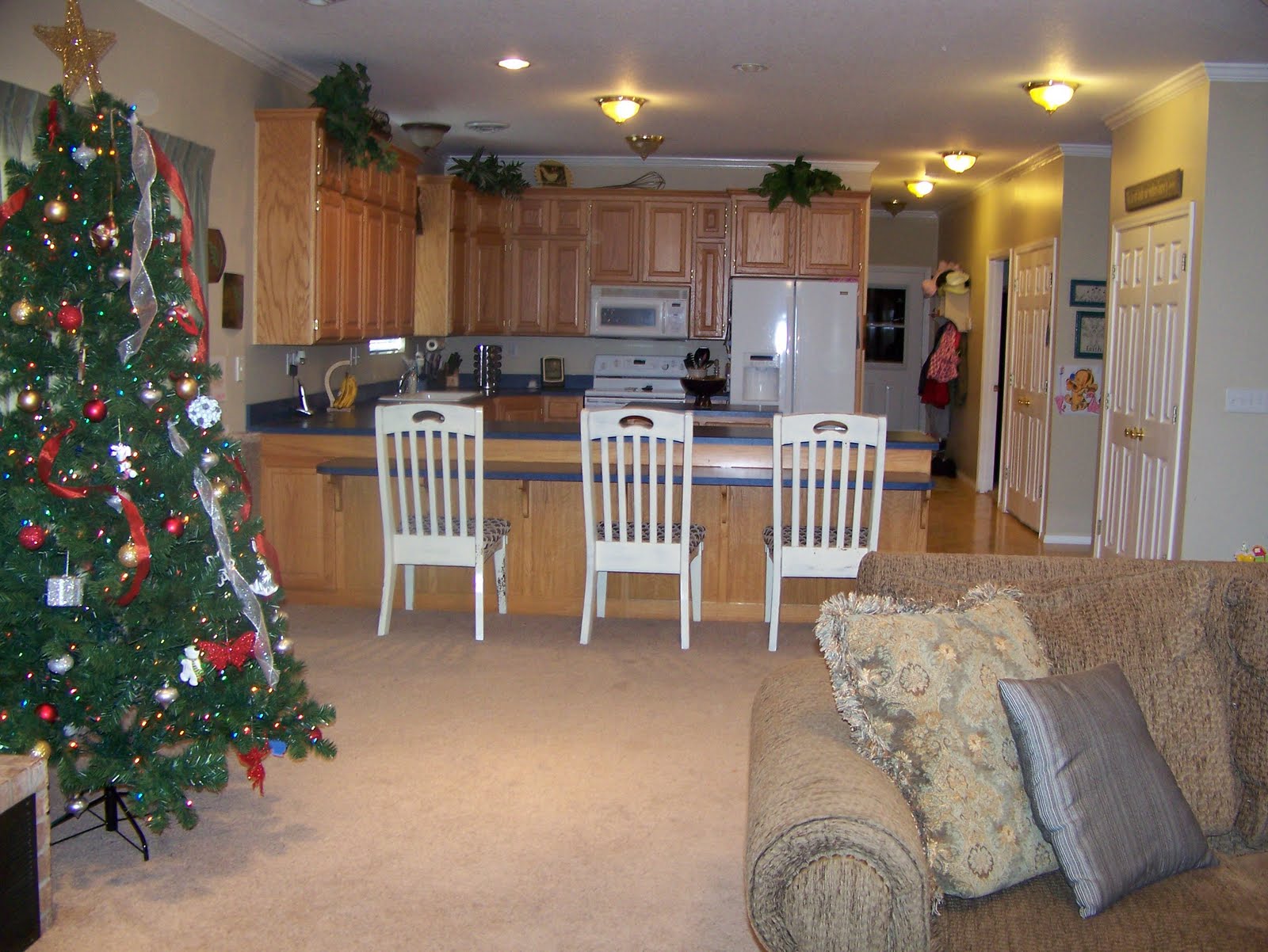 family room to the kitchen