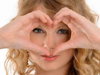 http://atthebuzzershow.com/2011/12/23/blog-taylor-swift-and-besties/