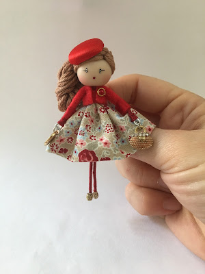 BROCHE MUÑECA MOÑITA