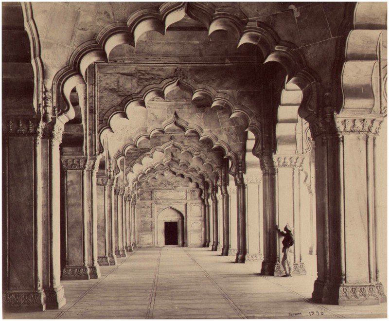 Inside View of Moti Masjid