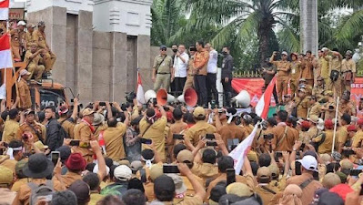 Demo Kades 9 Tahun, Suparno : "Desa Kepung Kota"