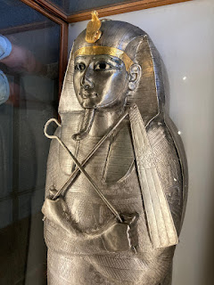 "Illegally" photographed coffin (gold and silver)