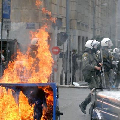 Δεν είναι κοινωνική εξέγερση αυτό που συμβαίνει