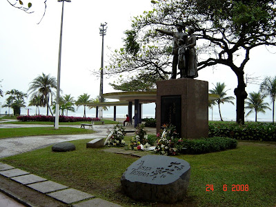 Momumento em homenagem a Imigração Japonesa em Santos SP Brasil - foto de Emilio Pechini