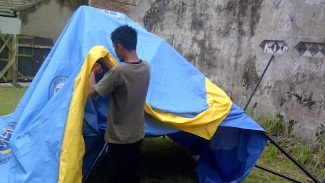 Proses Pemasangan Tenda Posko DLLAJR 2