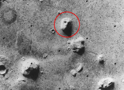 Gambar muka raksasa di Planet Mars