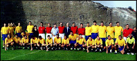 U. D. LAS PALMAS - Las Palmas de Gran Canaria, España - Temporada 2000-01 - Josico, Samways, Jarni, Sarasúa, Orlando, Alberto, Karin Amelia (fisioterapeuta), Javier Hernández (médico), Manuel López (delegado), Arturo Gómez (médico), Sergio Kresic (entrenador), Manuel García (presidente), San Román (prep. físico), Diego Quinteros, Ramón, Cicovic, Molina, Jaime Molina, Nacho González, Ernesto Aparicio (masajista y Paquito (utillero); Paqui, Paquito, Álex, Amador, Gudjonsson, Edu Alonso, Moreno, Ángel, José Antonio, Jorge, Eloy Giménez, Tevenet, Guayre, Olías y Manuel Medina (auxiliar) - La U. D. LAS PALMAS, con Sergio Kresic de entrenador, se clasificó en 11ª posición en la Liga de 1ª División