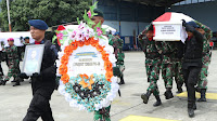 Panglima TNI Didampingi Kapolri Lepaskan 4 Jenazah Prajurit Korban Heli MI-17 