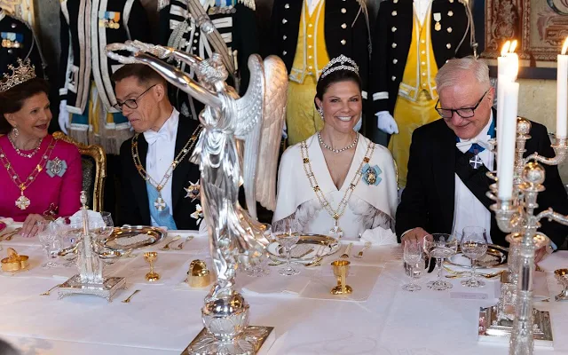 Queen Silvia wore a Padme pink gown by Georg et Arend. Princess Victoria wore a feather cape gown by Toteme