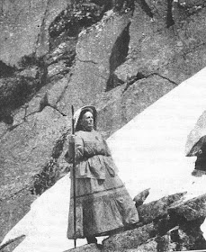Fotografía de Rosario de Acuña en la sierra de la Estrella (Rosario de Acuña en la Escuela) Fotografía de Rosario de Acuña en la sierra de la Estrella (Rosario de Acuña en la Escuela)