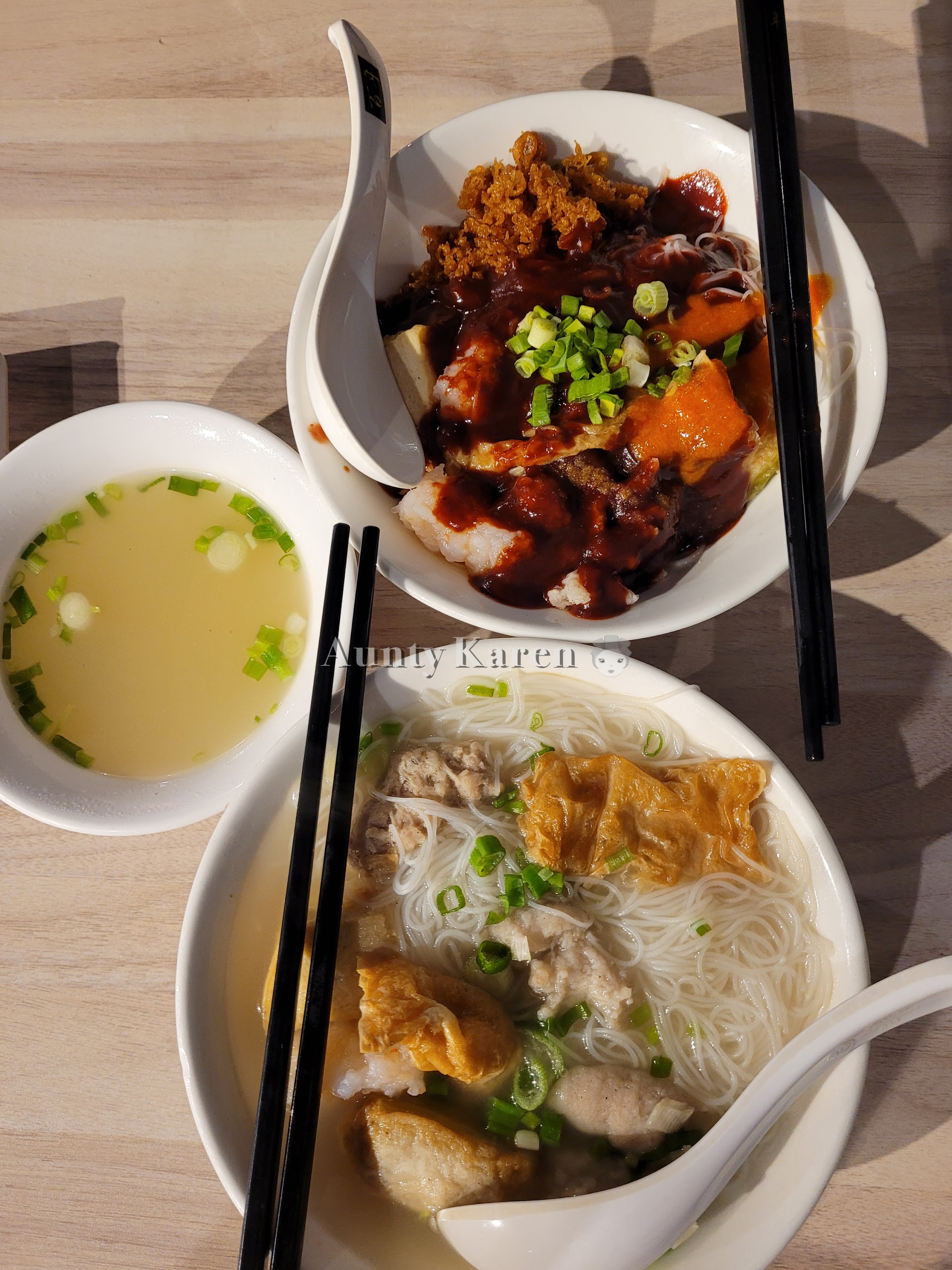 A bowl of soup yong tau fu and dry yong tau fu from Bai Nian Niang Dou Fu