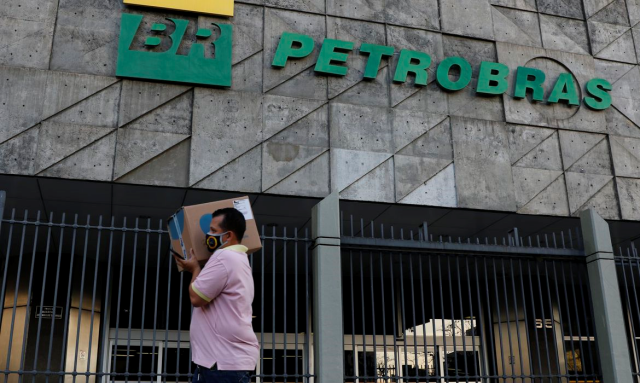 Petrobras reduz em R$ 0,44 valor do diesel e em R$ 0,40 o da gasolina