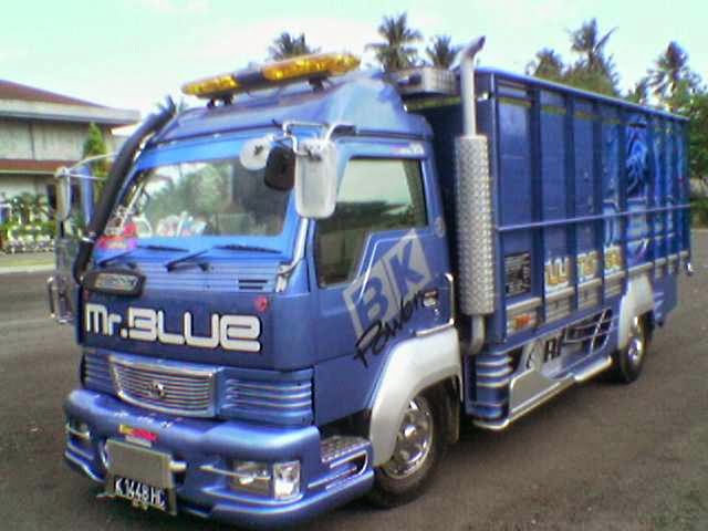 Kumpulan Gambar Modifikasi Mobil Truk  Hino Lohan Dutro 