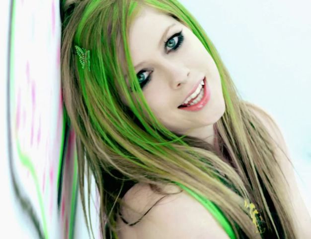 Avril Lavigne - Smile