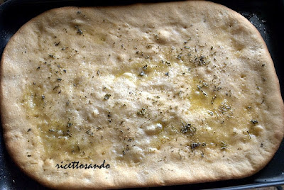 Schiacciata all'origano con lievito madre