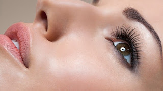 cara melebatkan bulu mata secara alami