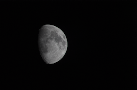 waxing gibbous moon at 300mm