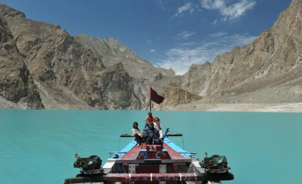 پاکستان کی پہاڑی وادی ہنزہ کی سیر A trip to the Hunza Valley of Pakistan