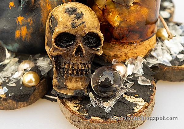 Layers of ink - Witch's Brew Halloween Scene Tutorial by Anna-Karin Evaldsson. Ideaology skull.