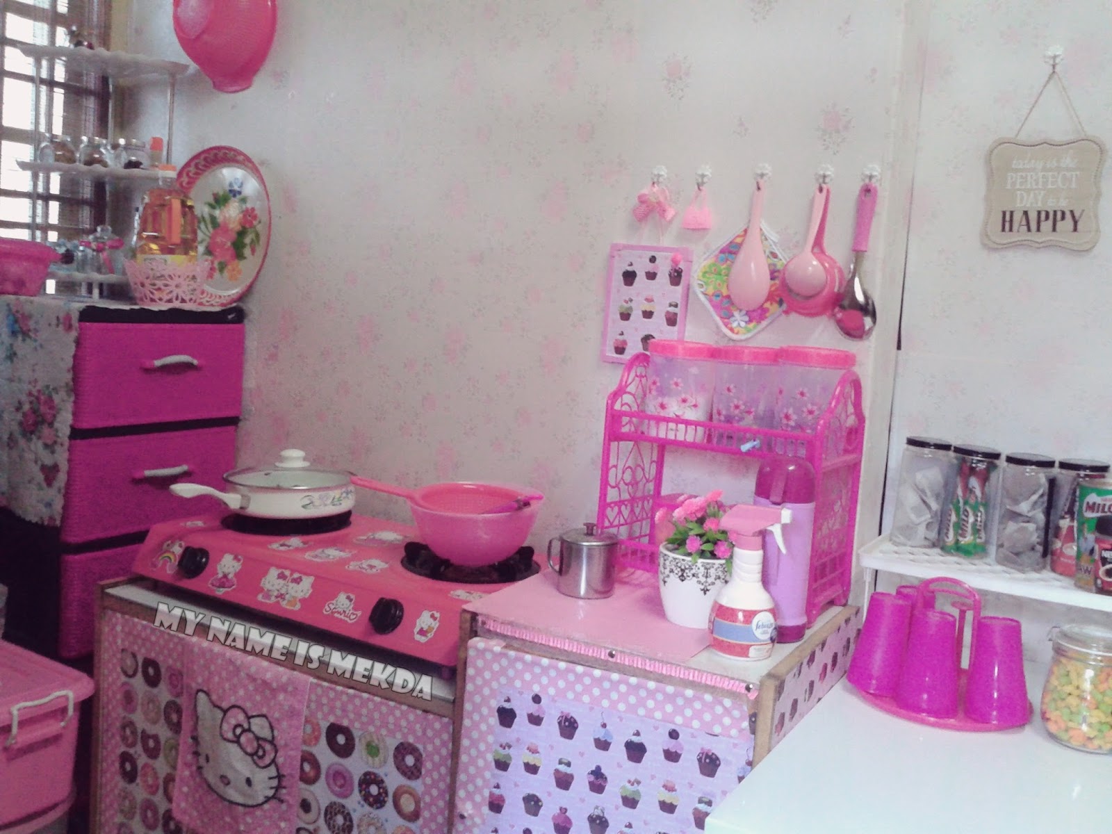 mY NaMe iS meKda    Deko Dapur Bajet Tema Pink