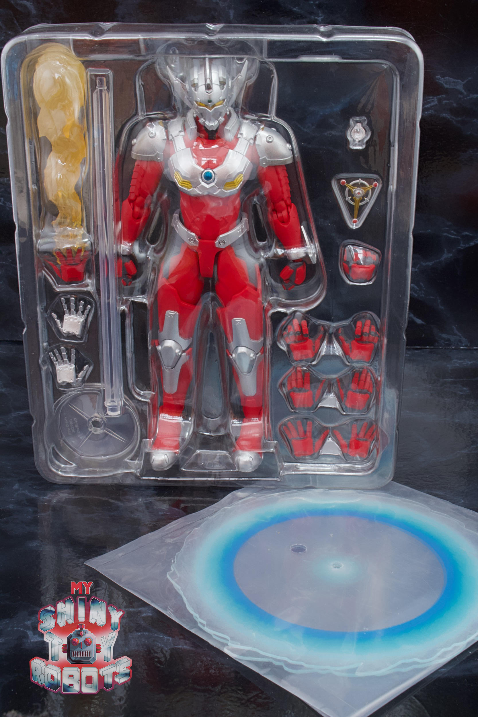 My Shiny Toy Robots: Toybox REVIEW: S.H. Figuarts Ultraman Suit