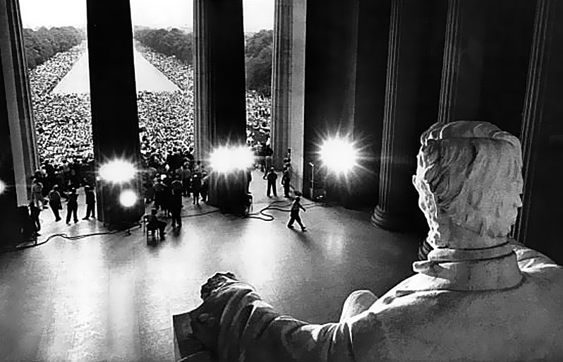 Lincoln Memorial Columns. of the Lincoln Memorial.