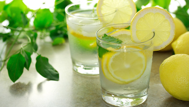 إكتشف وتعرف على فوائد مشروب الماء مع الليمون