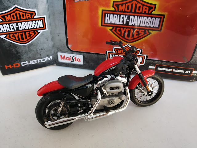 HARLEY DAVIDSON SERIE 31 XL 1200N NIGHTSTER