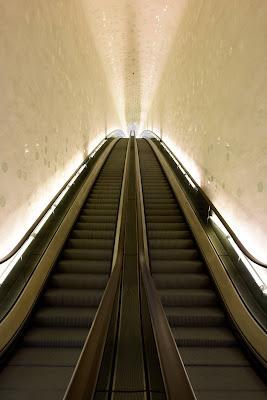 The entrance escalator, Elbphilarmonie (Photo © Michael Zapf)