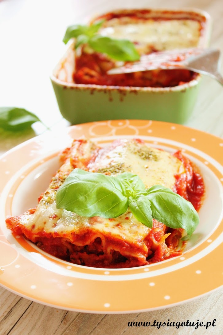 http://www.tysiagotuje.pl/2014/07/cannelloni-z-miesem-mielonym-i-sosem.html