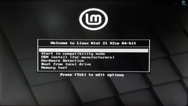 تحميل وتثبيت نظام التشغيل linux mint على الكمبيوتر بشكل اساسى تثبيت Linux على الكمبيوتر تثبيت Linux على الأندرويد تحميل نظام التشغيل Linux طريقة تنصيب نظام Linux بجانب Windows تنزيل لينكس على ويندوز Linux Mint